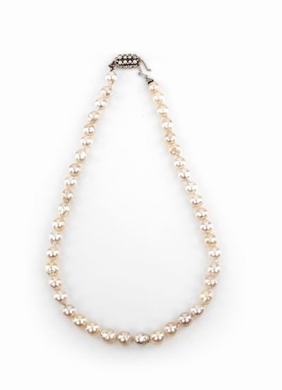 Collana di Perle con Chiusura in Oro