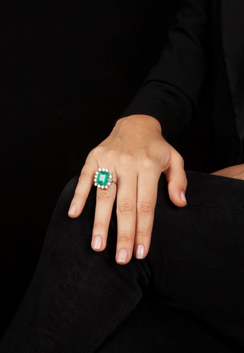 Anello in Oro Smeraldo e Brillanti