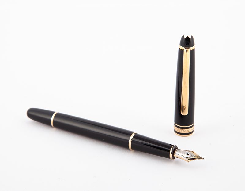 Montblanc Meisterstuck - Penna Stilografica in Resina Nera con Finiture Dorate