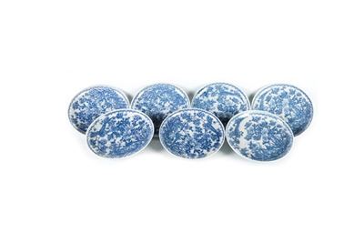 Servizio di Quindici Piatti in Ceramica