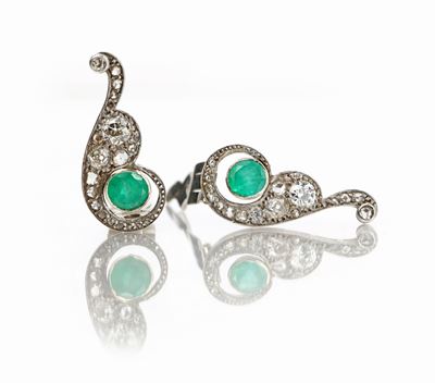 Coppia di Orecchini in Oro Smeraldi e Diamanti