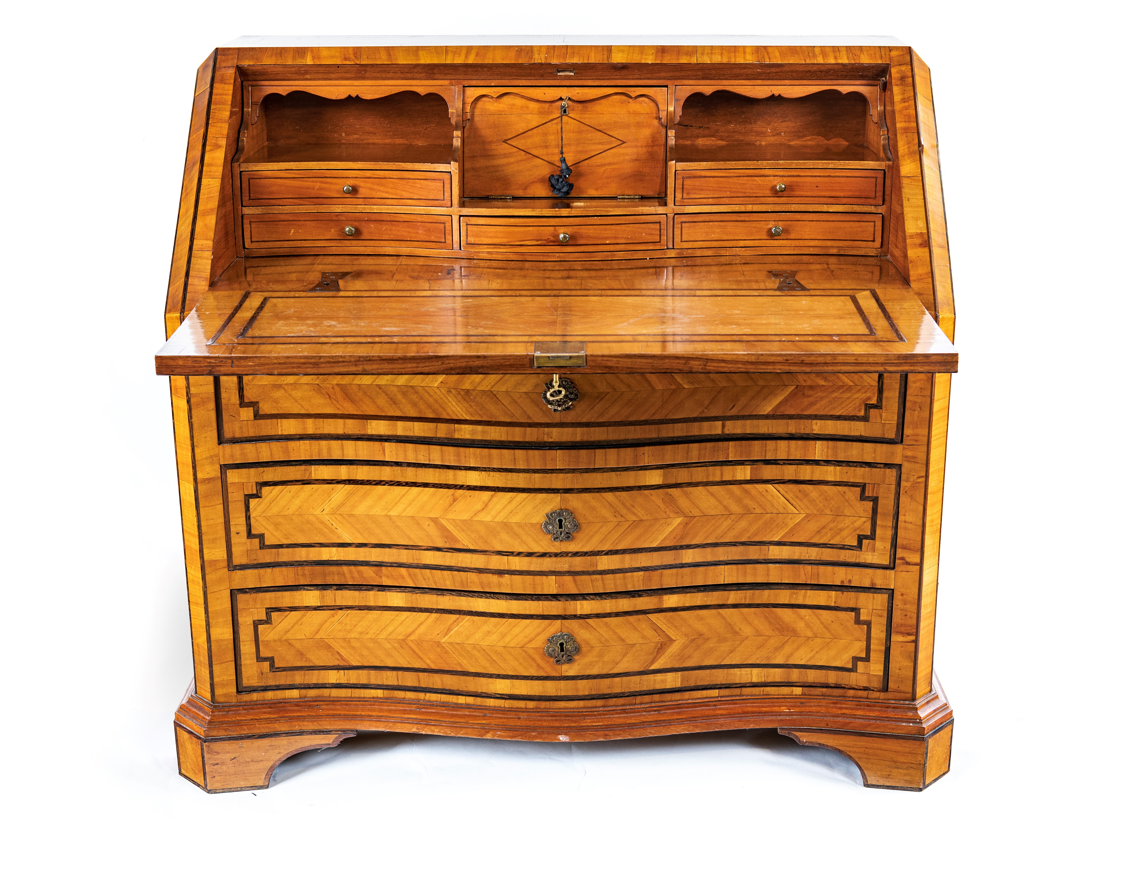 Cassettone a ribalta in ciliegio con filettature in palissandro, inizi del XIX secolo