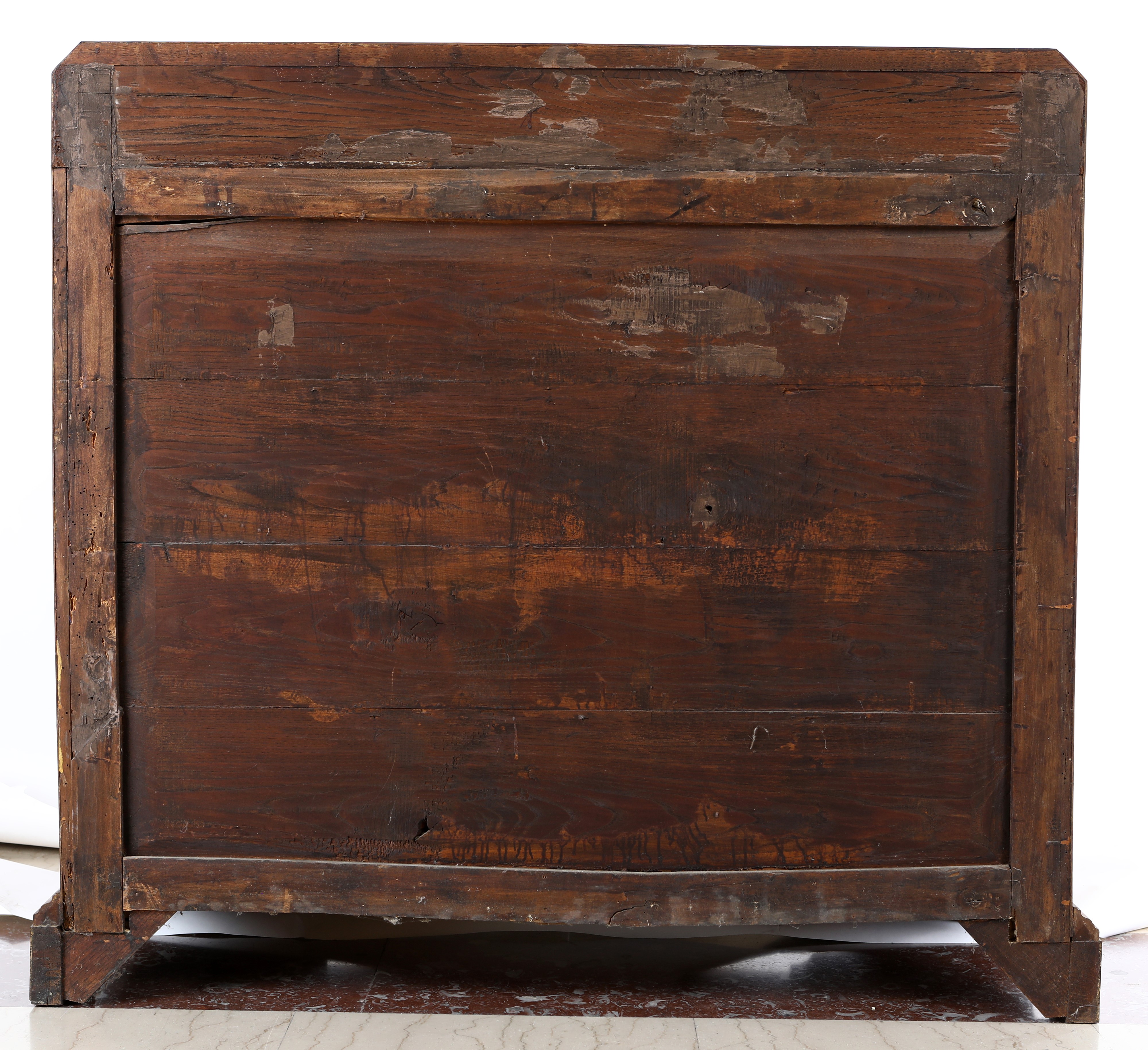 Cassettone a ribalta in ciliegio con filettature in palissandro, inizi del XIX secolo