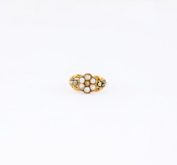 ANELLO ANTICO IN ORO GIALLO CON UN DIAMANTE