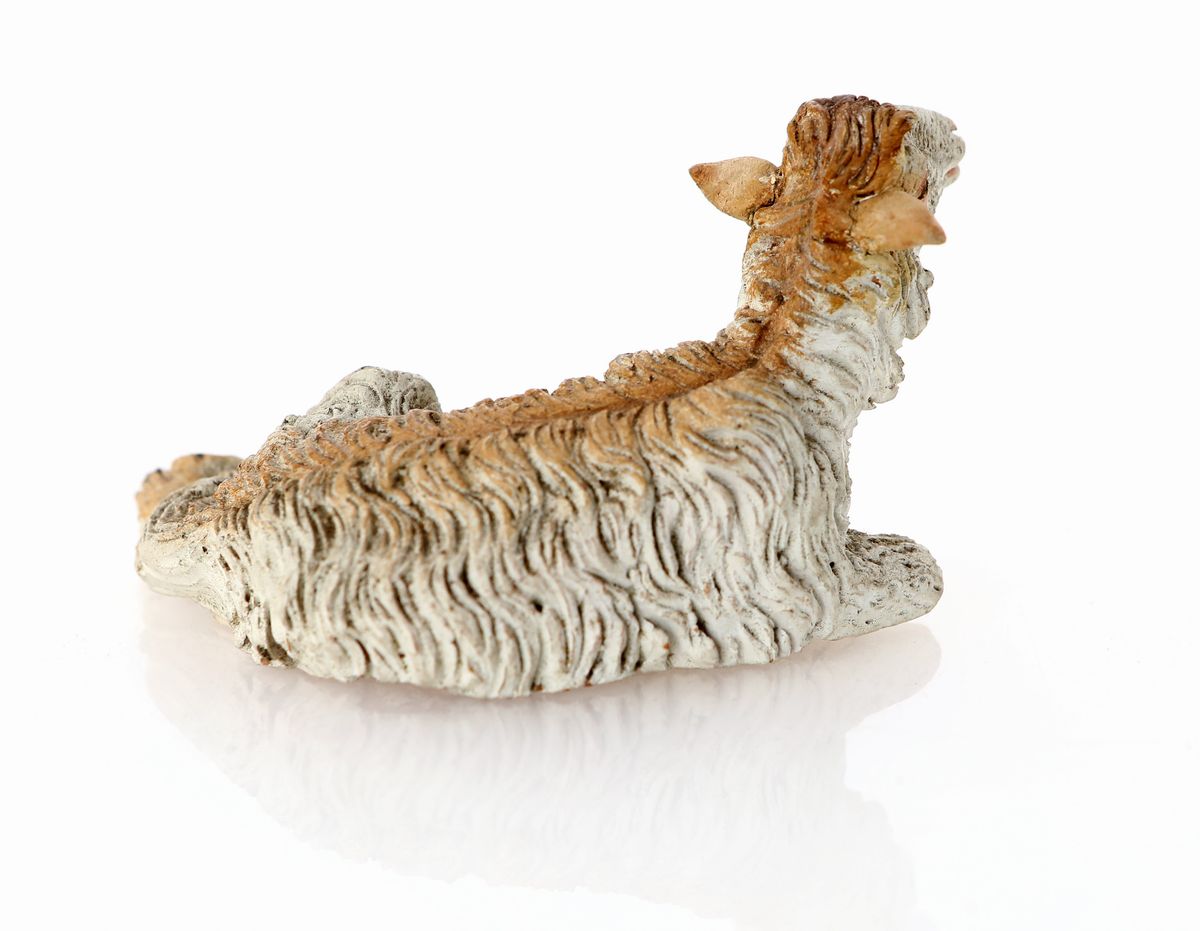 Capretta Accovacciata in Terracotta Policroma