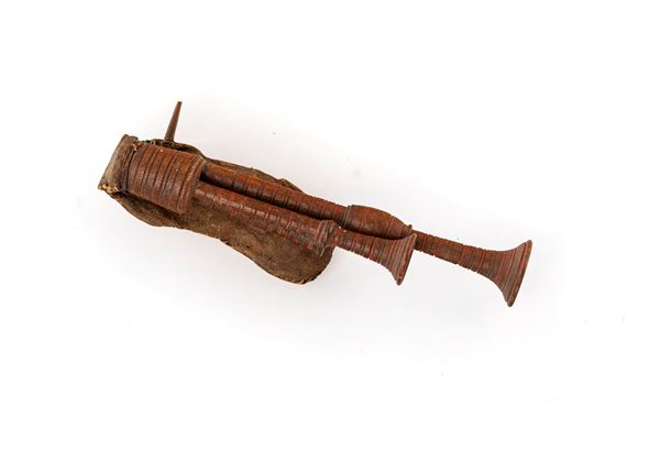 Cornamusa in legno e pelle