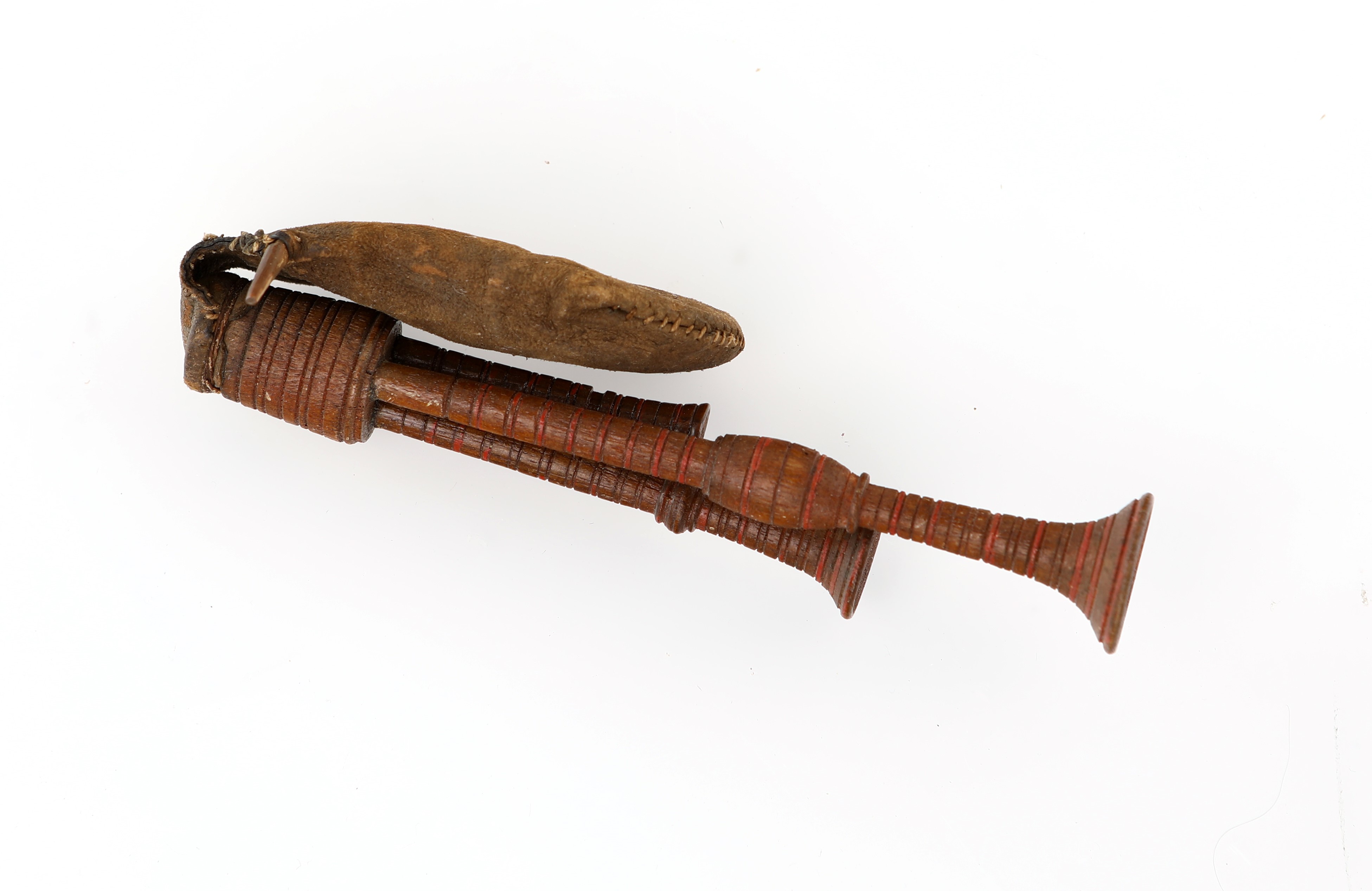 Cornamusa in legno e pelle