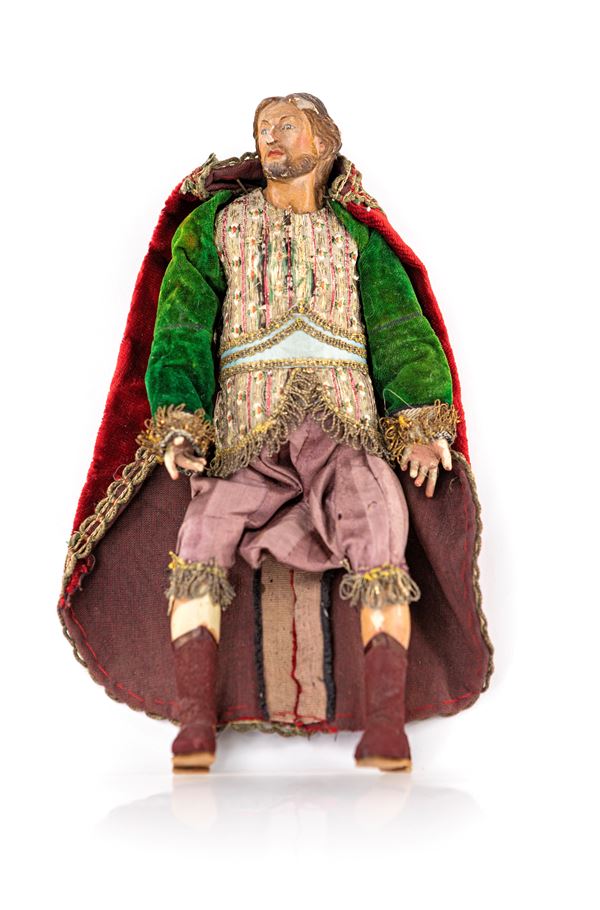Figura di dignitario con mantello in velluto rosso