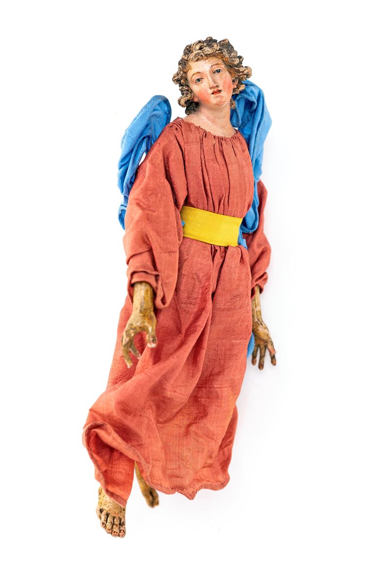 Angelo con capelli ricci biondi