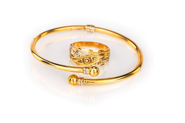 Bracciale rigido ed anello in oro  - Asta Gioielli - Casa d'Aste Arcadia