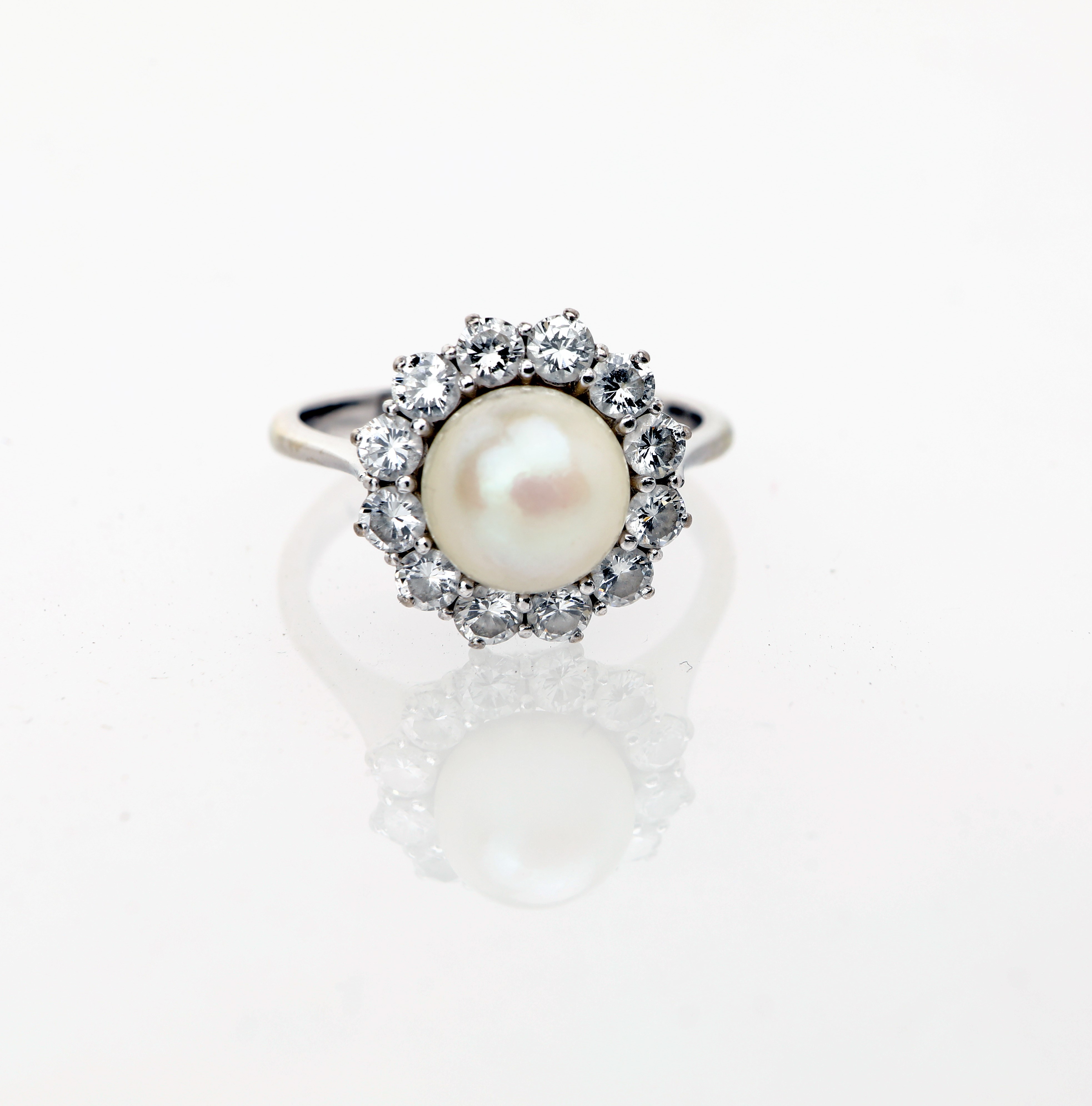 Anello in Oro con Perla e Brillanti