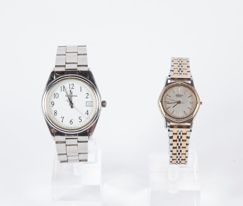 2 Orologi da Polso al Quarzo in Acciaio: Mondia da Uomo con Bracciale; Seiko da Donna con Braccia...