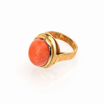 Anello in Oro e Corallo