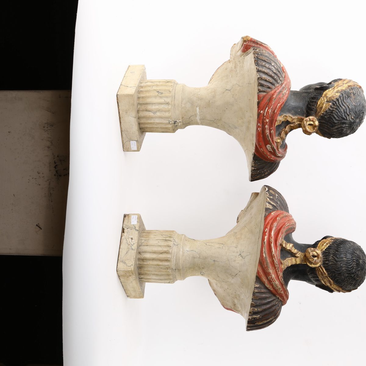 Due Busti in Legno Policromo e Dorato XIX Secolo