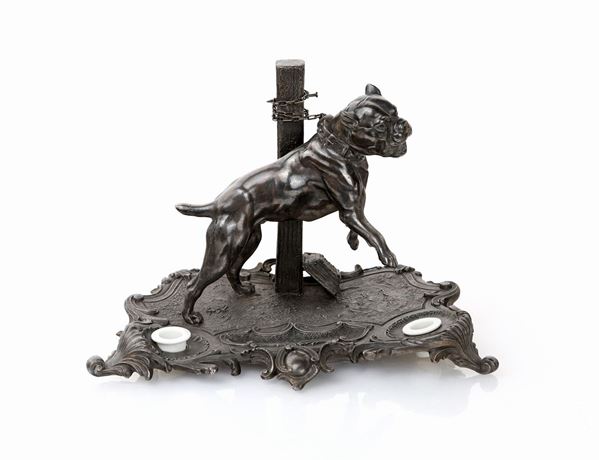 Grande calamaio in bronzo brunito, inizi del XX secolo 