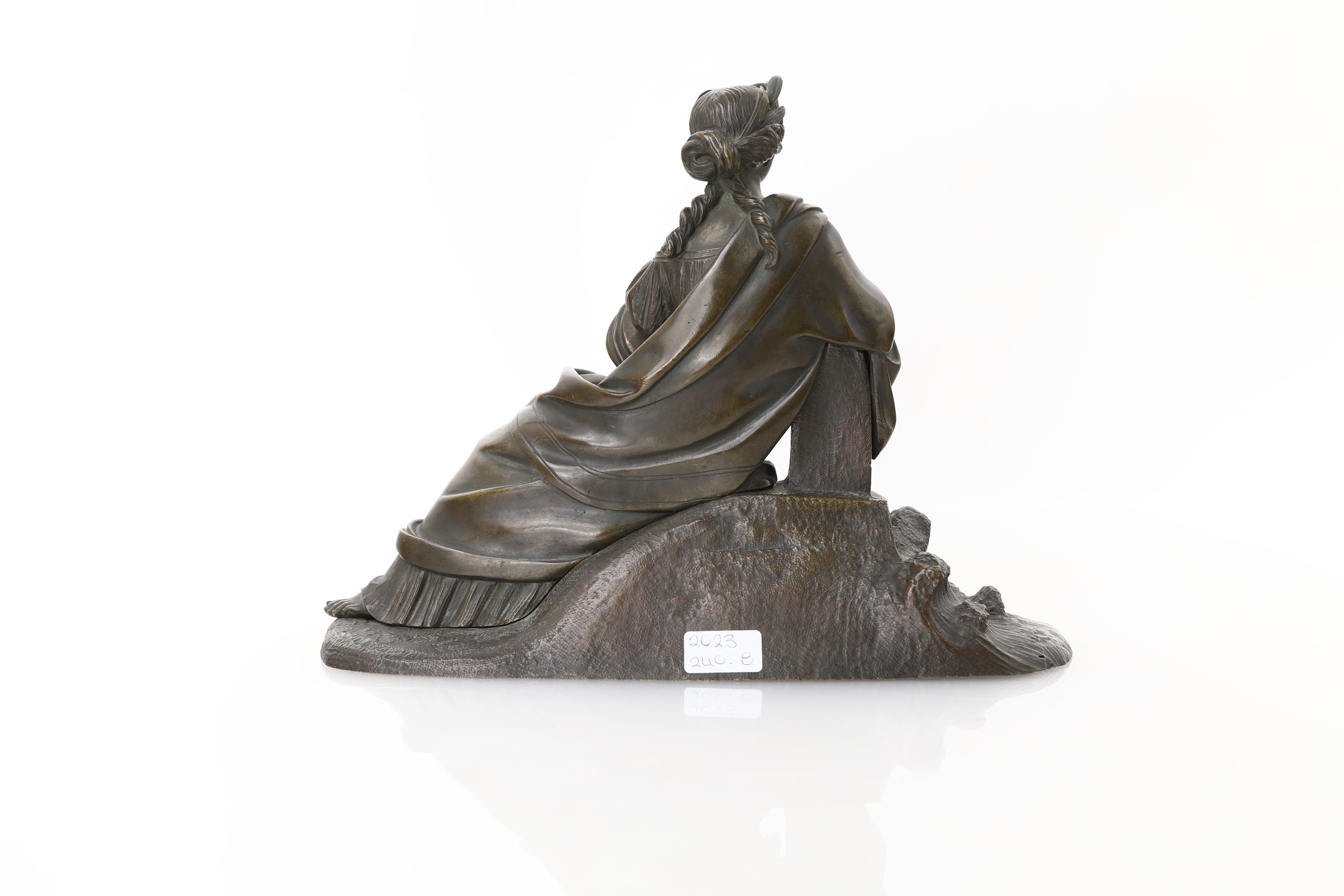 Figura Femminile Allegorica Seduta