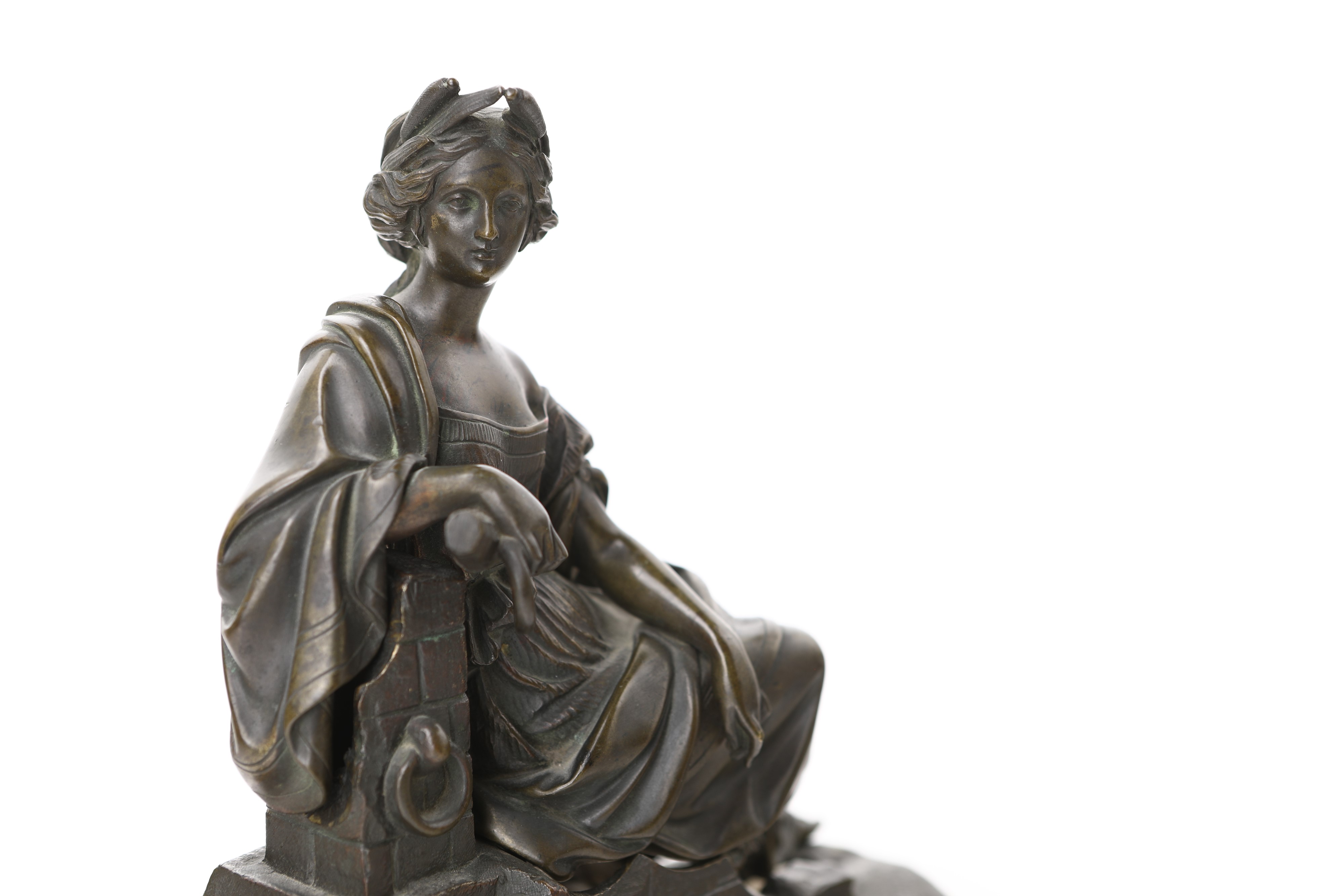 Figura Femminile Allegorica Seduta