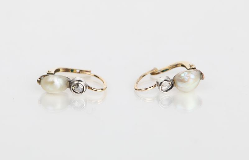 Orecchini in Oro con Perla e Brillantini