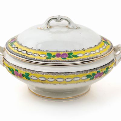Legumiera con Coperchio, Imperial Porcelain Wedgwood, Inghilterra, Inizi del XX Secolo