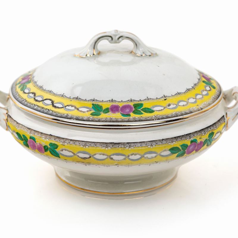 Legumiera con Coperchio, Imperial Porcelain Wedgwood, Inghilterra, Inizi del XX Secolo