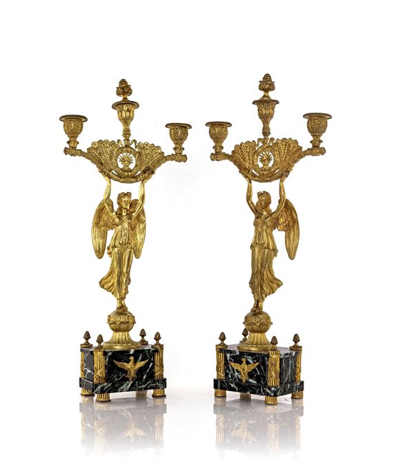 Coppia di candelabri in bronzo dorato, fine XIX/inizi XX secolo