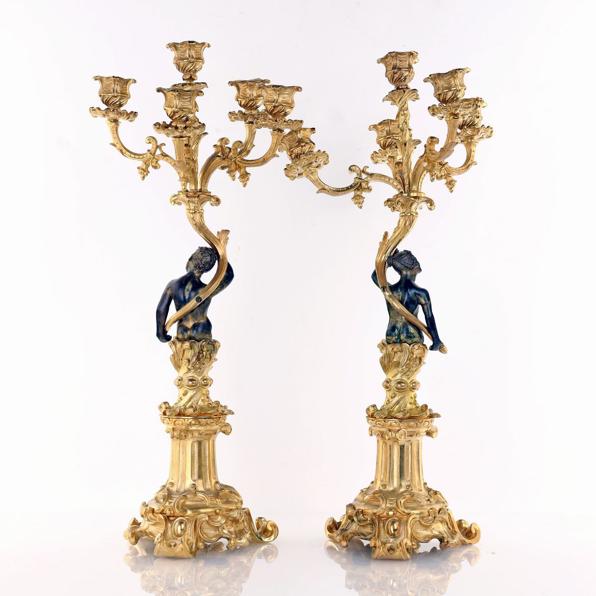 Coppia di Candelabri in Bronzo Dorato a Cinque Luci, XIX Secolo