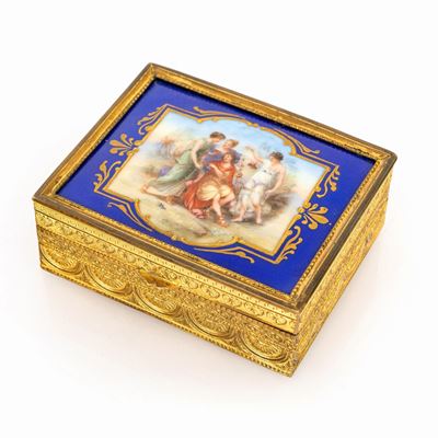 Cofanetto Portagioie in Metallo Dorato e Porcellana con Miniatura, Francia, Prima Metà del XIX Se...