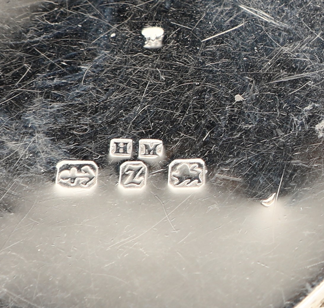 Coppia di Scatoline a Forma di Cuore in Argento Martellato, Birmingham 1924, Argentiere Henry Mat...