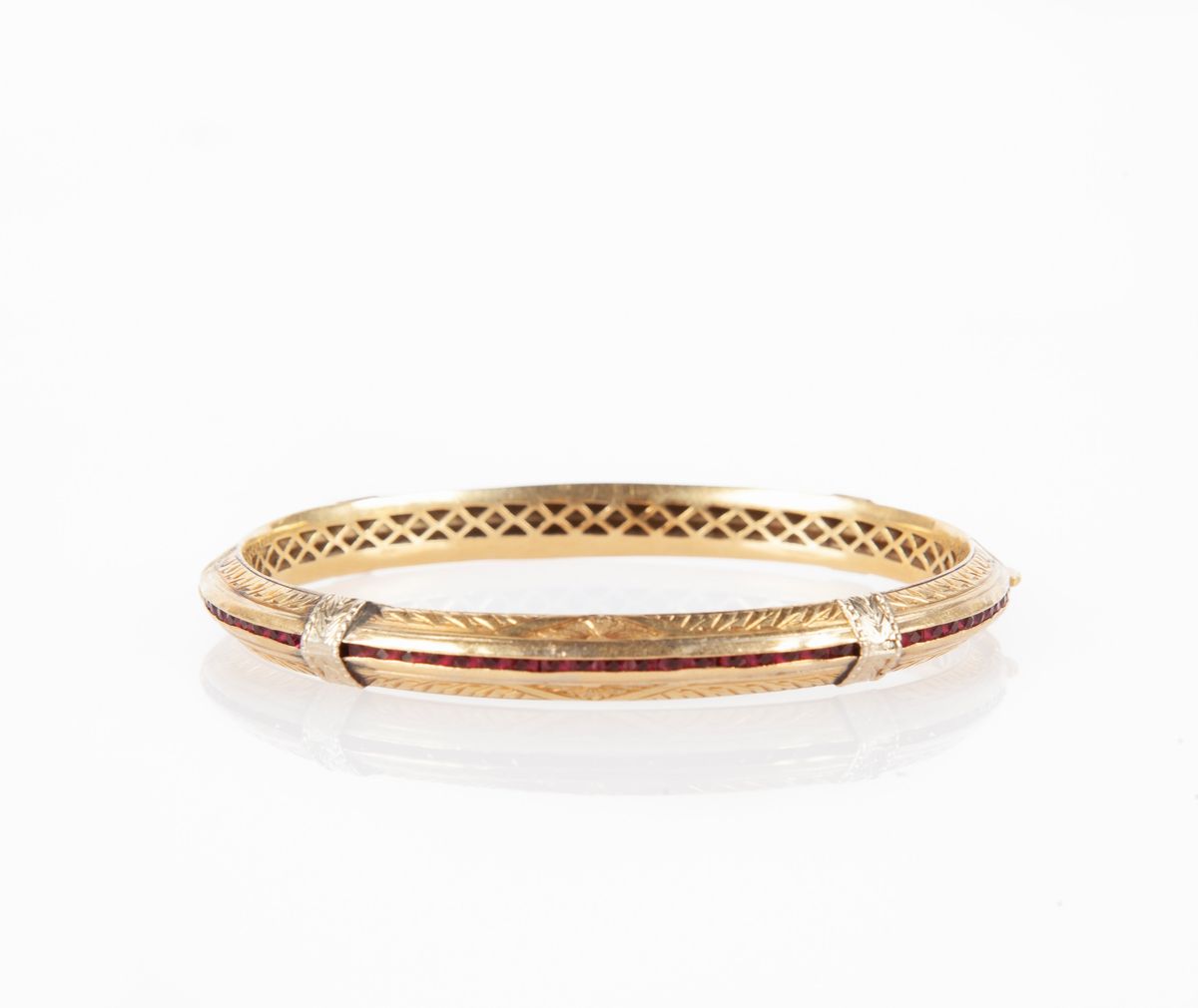 Bracciale Rigido in Oro e Rubini