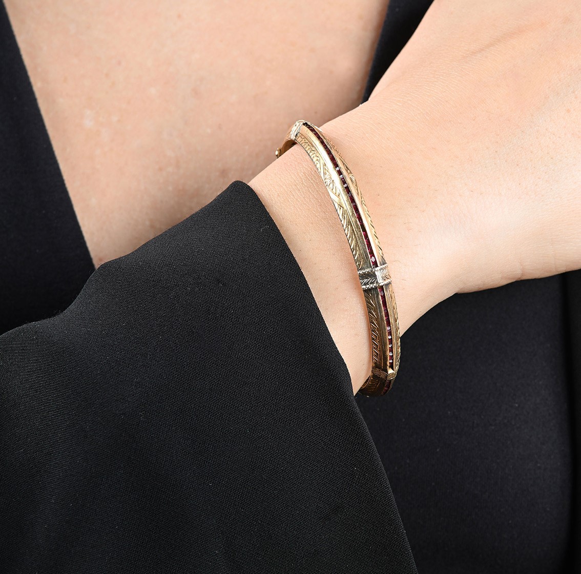Bracciale Rigido in Oro e Rubini