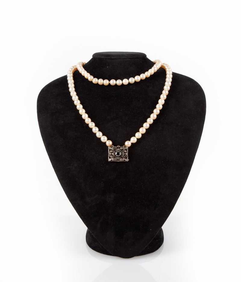 Collana di Perle con Fermezza in Oro e Argento, Diamanti e Zaffiro