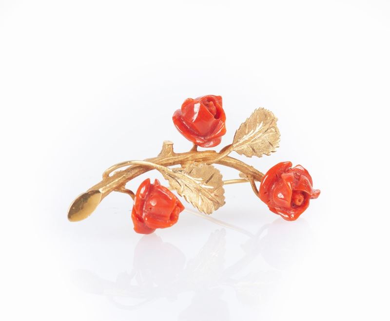 Spilla in Oro con Fiori in Corallo