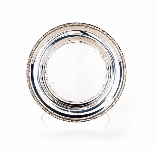 Piatto circolare in argento, difetti