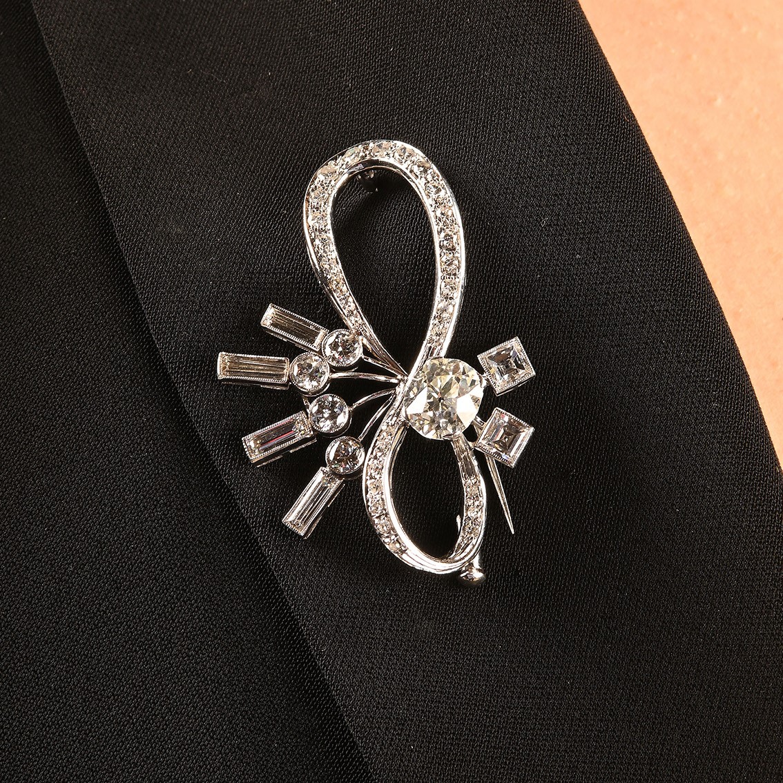 Spilla degli Anni '50 in Oro Bianco e Diamanti.