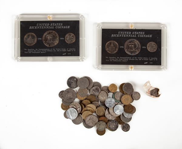 Lotto monete di metallo vile XX secolo Repubblica Italiana ed Estere; 2 confezioni originali 1 dollaro, 1/2 e 1/4 del Centenario 1776-1976 USA
