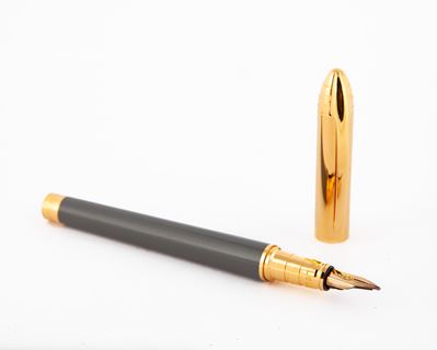 Bulgari - Penna Stilografica in Resina Grigia con Particolari in Metallo Placcato in Oro Giallo