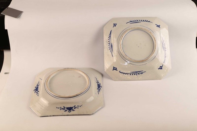Due Piatti da Portata in Ceramica Smaltata