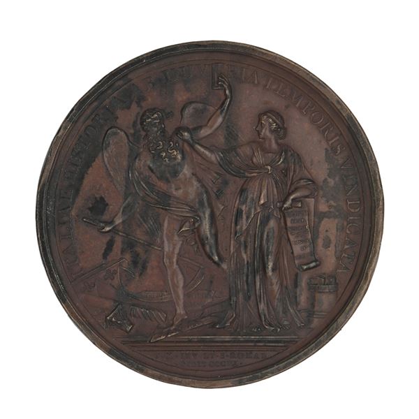 TOMMASO Mercandetti - Medaglia in bronzo commemorativa di Ludovico Antonio Muratori (1672-1750); datata 1806 e firmata T.Mercandetti F.R. - D/ Busto a destra con berretto e mantella LVDOVICVS • ANTON • MVRATORIVS •  R/ La Storia in piedi con il braccio cerca di fermare il Tempo, a terra ruderi di monumenti ITALIAE HISTORIA AB INIVRIA TEMPORIS VINDICATA in esergo T. M. INV. ET S. ROMAE MDCCCVI •