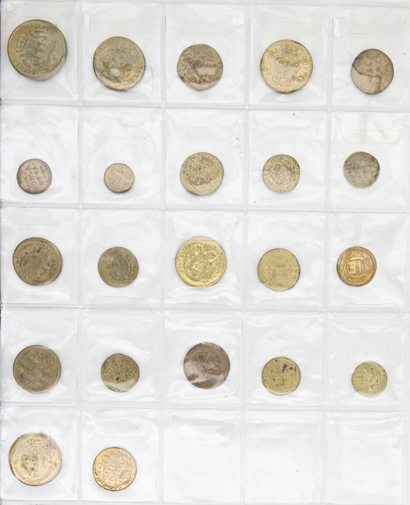 Lotto di 22 Pesi Monetali Uniface in Bronzo ed Ottone del XIX Secolo (vedi Descrizione)