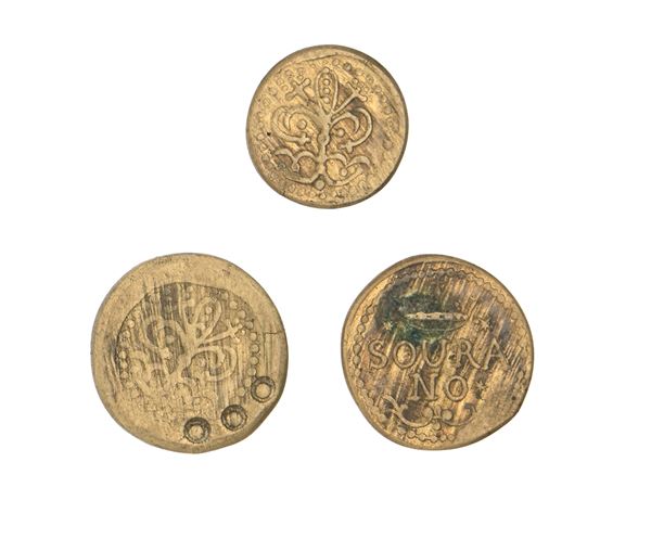 3 pesi monetali uniface in bronzo: 2 Giglio di Firenze e Sovrano. Contromarcati con bisanti e bisanti entro soli