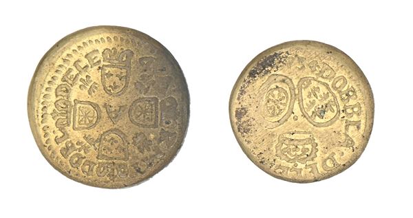 2 pesi monetali uniface in bronzo Dobla 1754. Contromarche sul retro con figura di Vescovo e data 1755 