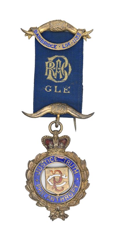 Distintivo Massonico della Bainbridge Lodge N. 1135 Datato 1926, in Argento Sterling Dorato, Punz...