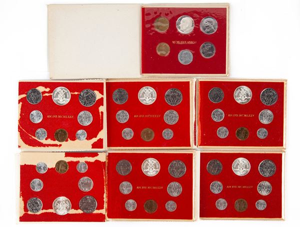 Lotto 7 serie annuali divisionali complete: 6 pezzi 1975 Anno Giubileo Paolo VI; 1979 A.I. Giovanni Paolo II Città del Vaticano