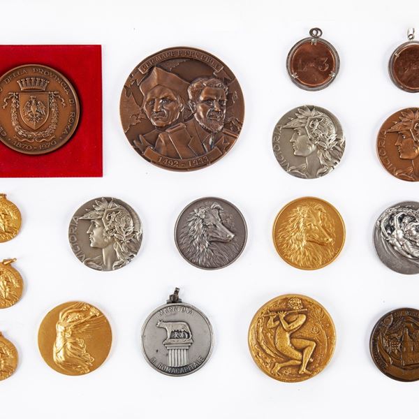 Lotto 16 medaglie moderne in bronzo, bronzo dorato e metallo argentato 