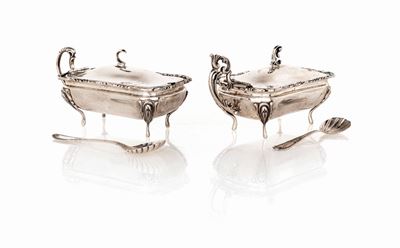 Due Mostardiere Simili in Argento 800 e Due Cucchiaini Diversi