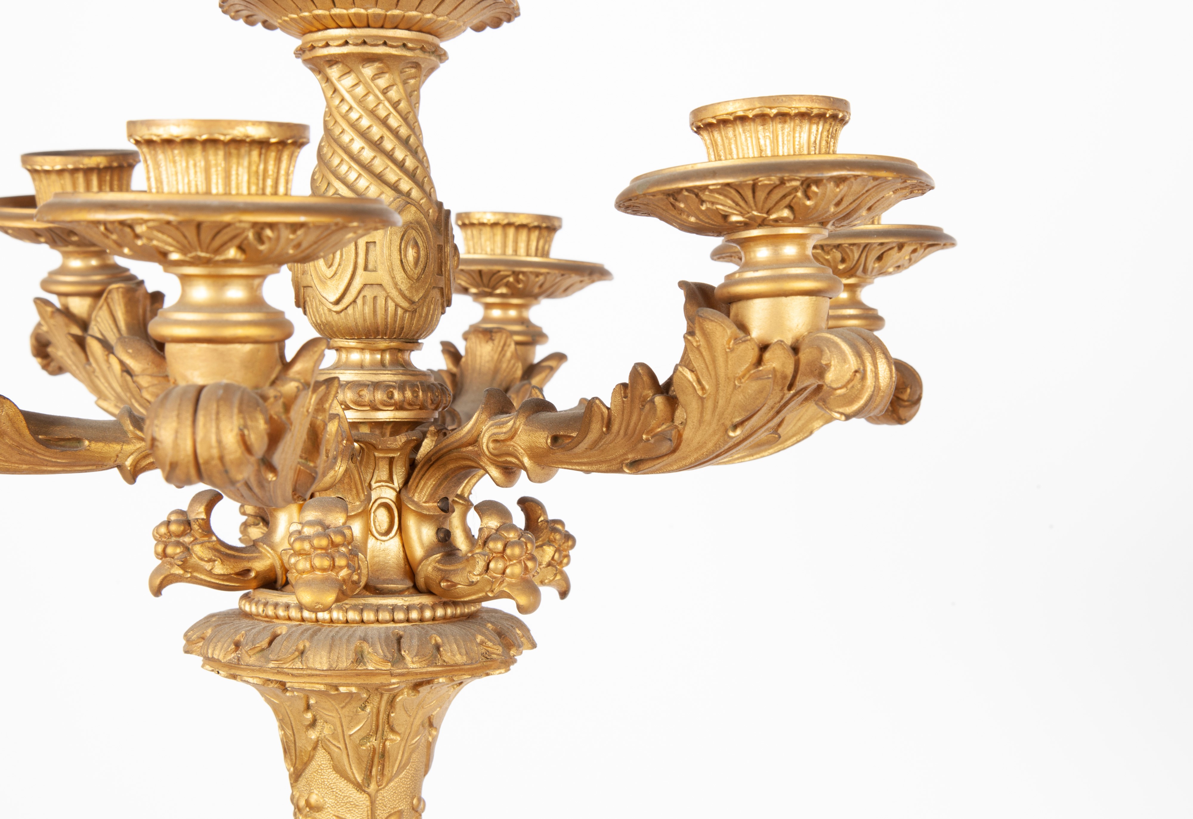 Coppia di Candelabri in Bronzo Dorato a Sette Luci, XIX Secolo
