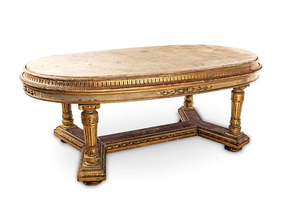 Grande tavolo ovale in legno laccato e dorato, XIX secolo