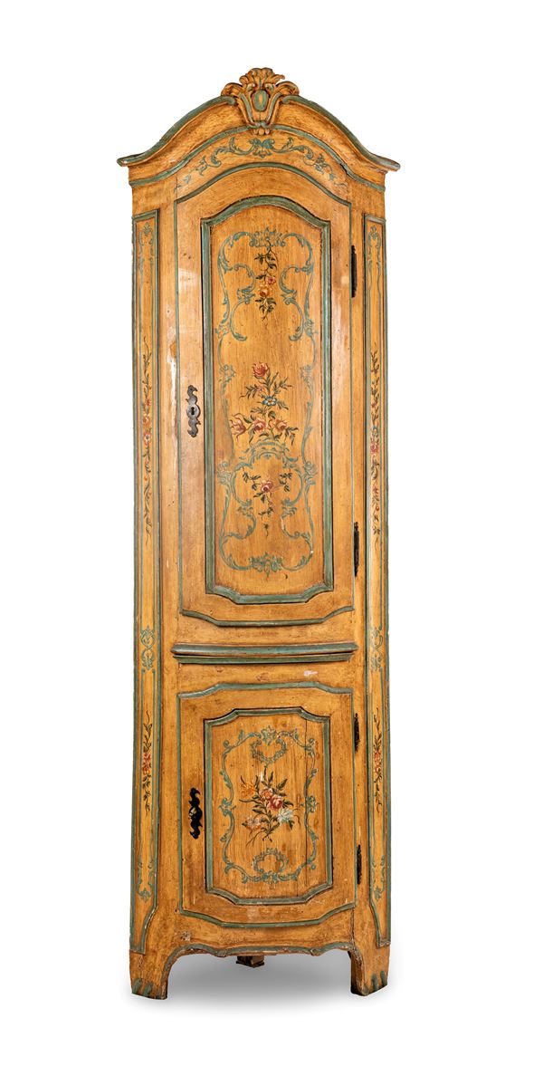 Angoliera in legno laccato, Piemonte, XVIII secolo - Asta Antiquariato -  Mobili, Sculture e Oggetti d'Arte. - Casa d'Aste Arcadia