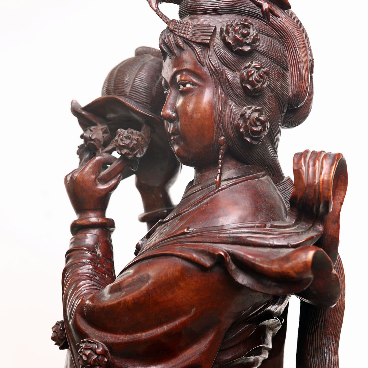 Grande Figura di Guanyin in Legno Scuro, Cina, Dinastia Qing, XIX Secolo