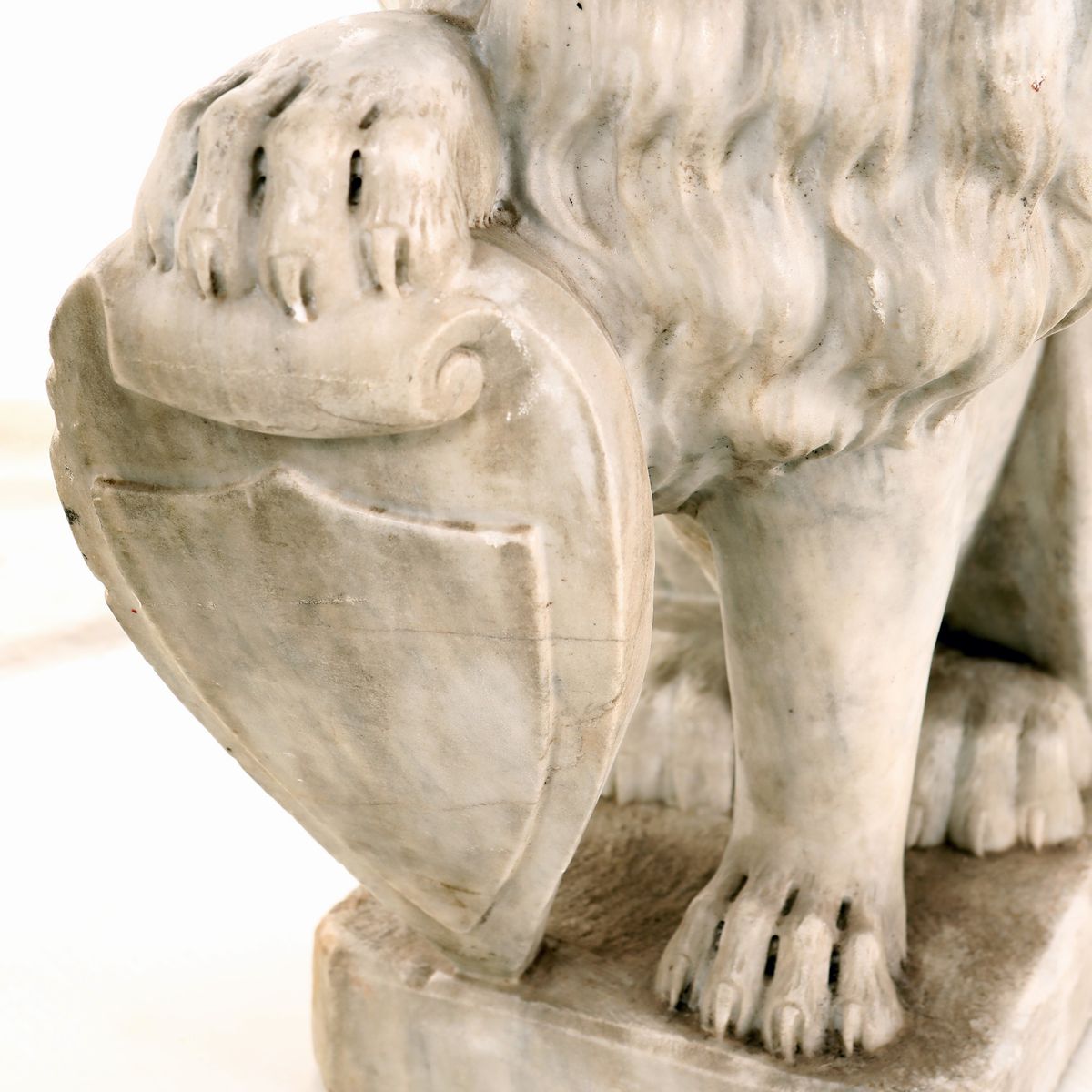 Coppia di Leoni da Ingresso in Marmo Bianco, Fine del XIX Secolo